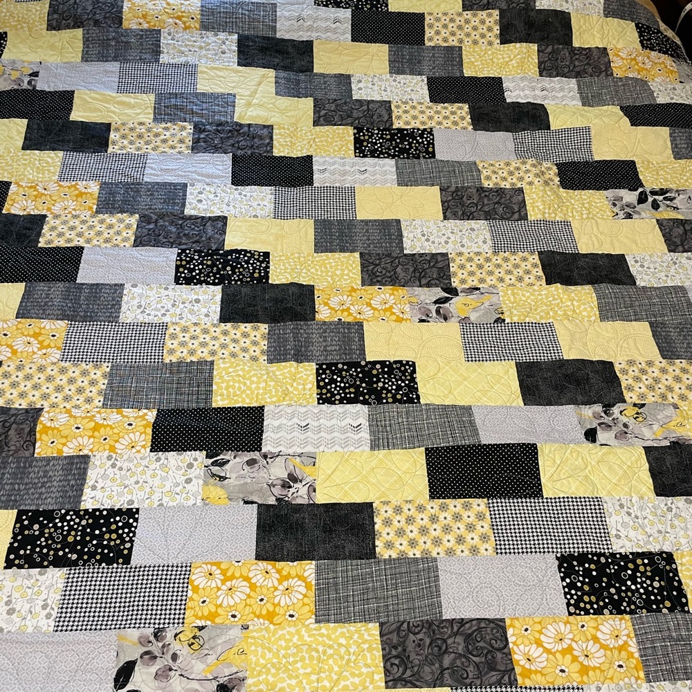 Homemade quilt - Picture 2 of 3